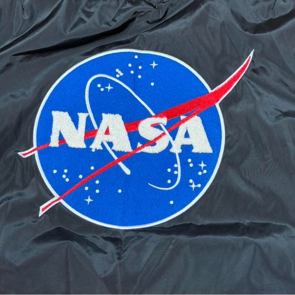 Black NASA bomber jacket with classic MA-1 inspired silhouette 🚀 forever 21 - Picture 8 of 8